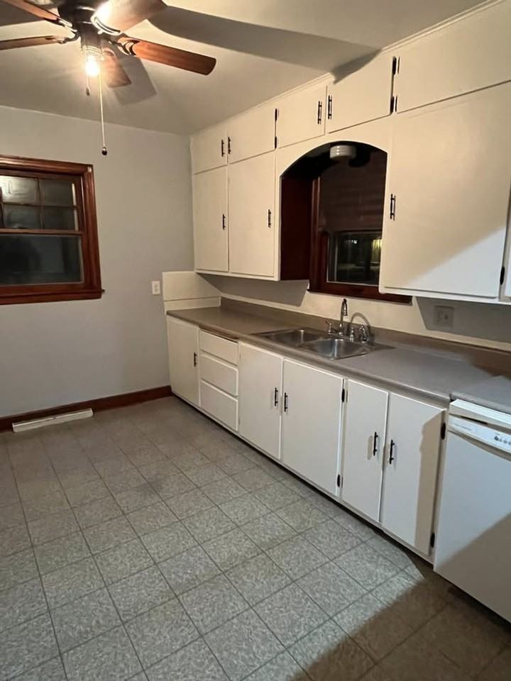 229 W Marquette St - Photo 7 of 10