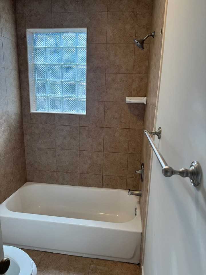 2408 Augusta St - Photo 5 of 11