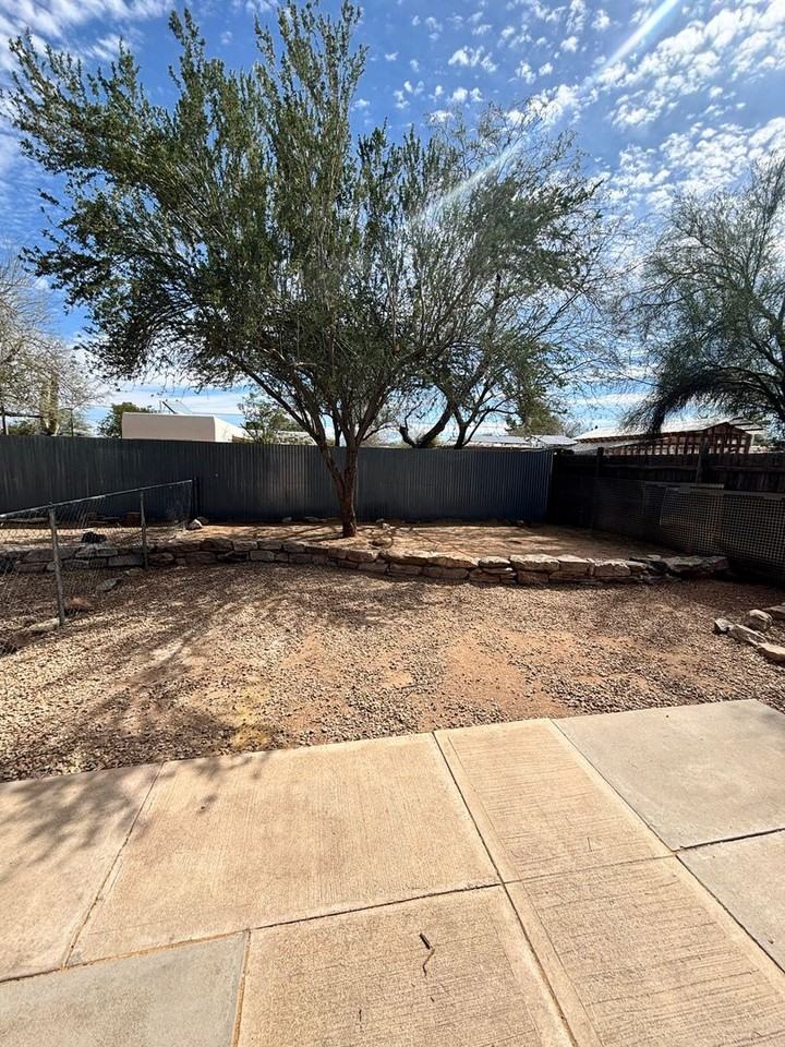 3248 E Edison St #2 - Photo 4 of 4