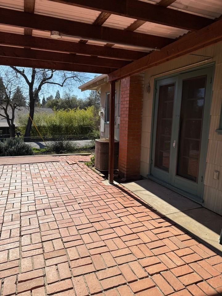 397 Huntley Ave - Photo 3 of 31