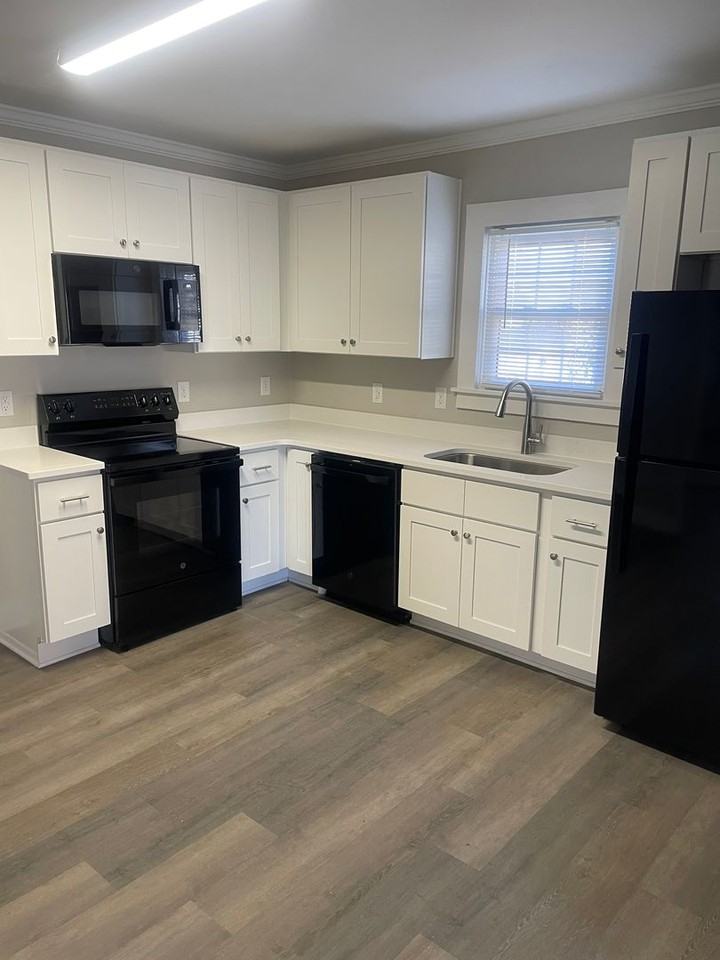 2806 Stockton St - Photo 2 of 9