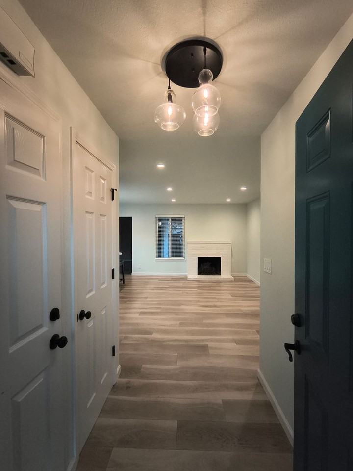 5376 Scenic Ave - Photo 4 of 50