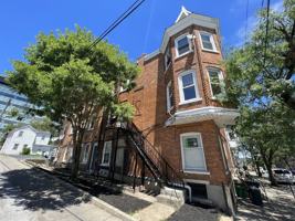 featured image of 831 W Walnut St