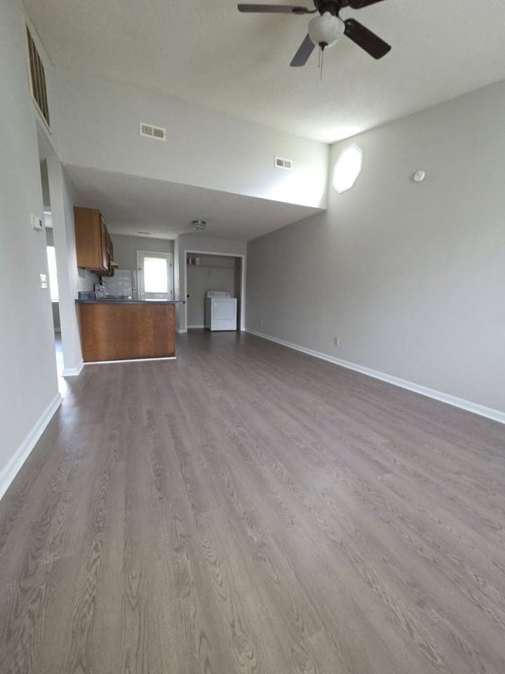 309 E Spruce St - Photo 2 of 11