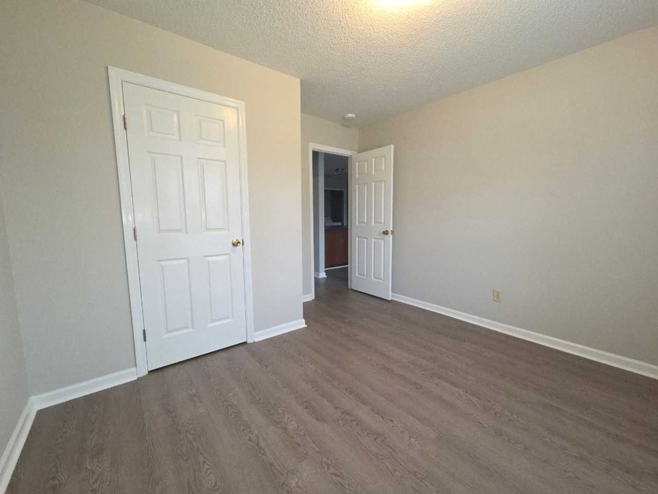 309 E Spruce St - Photo 7 of 11