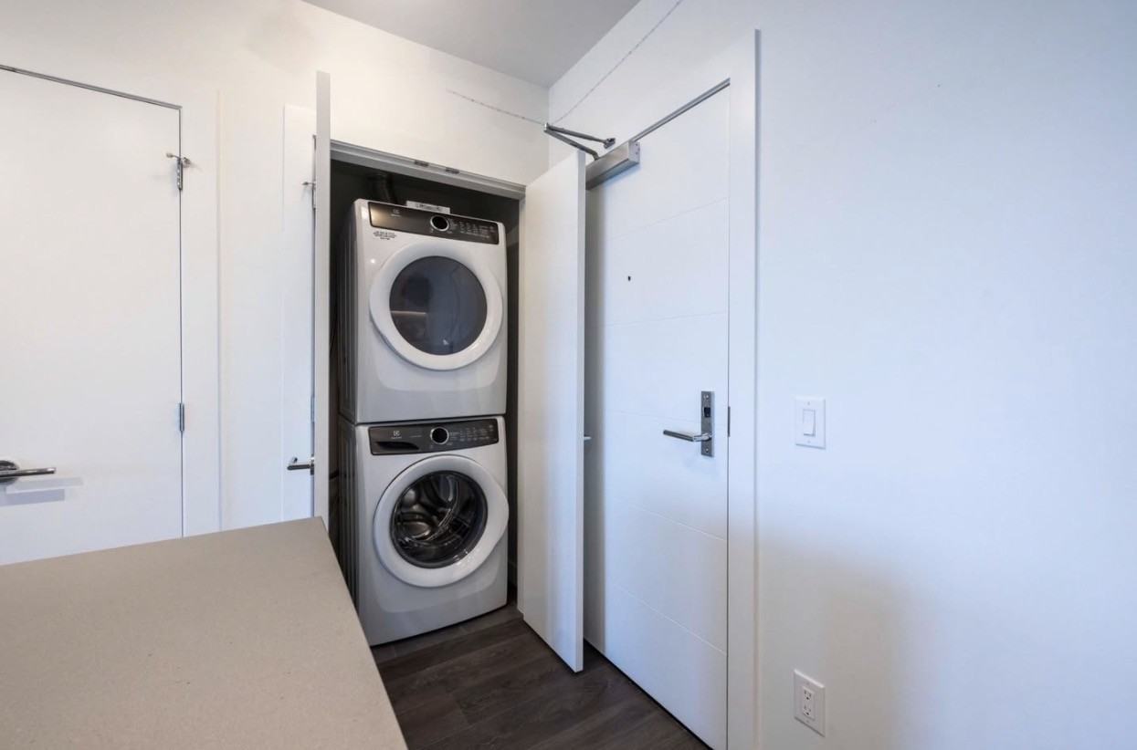 525 Foster Avenue - Photo 5 of 9