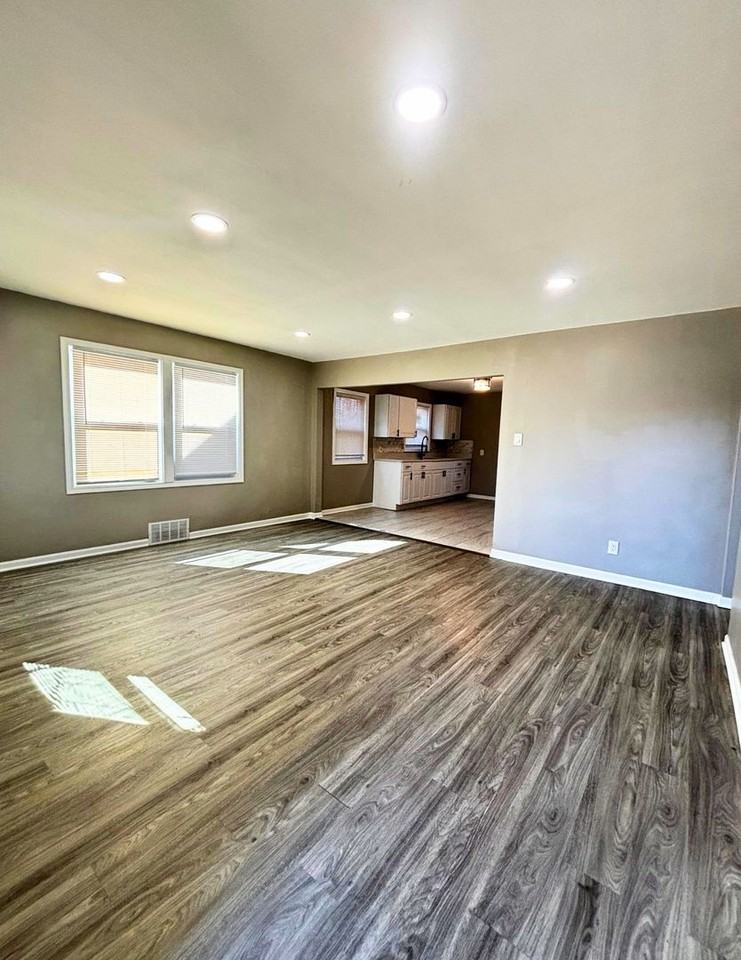 3564 Tyler St - Photo 4 of 10