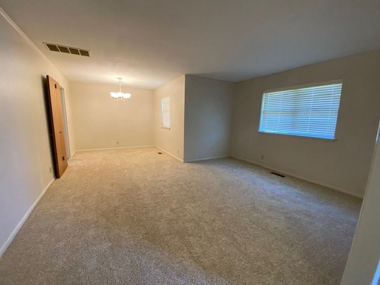 5728 E 43rd St - Photo 7 of 23