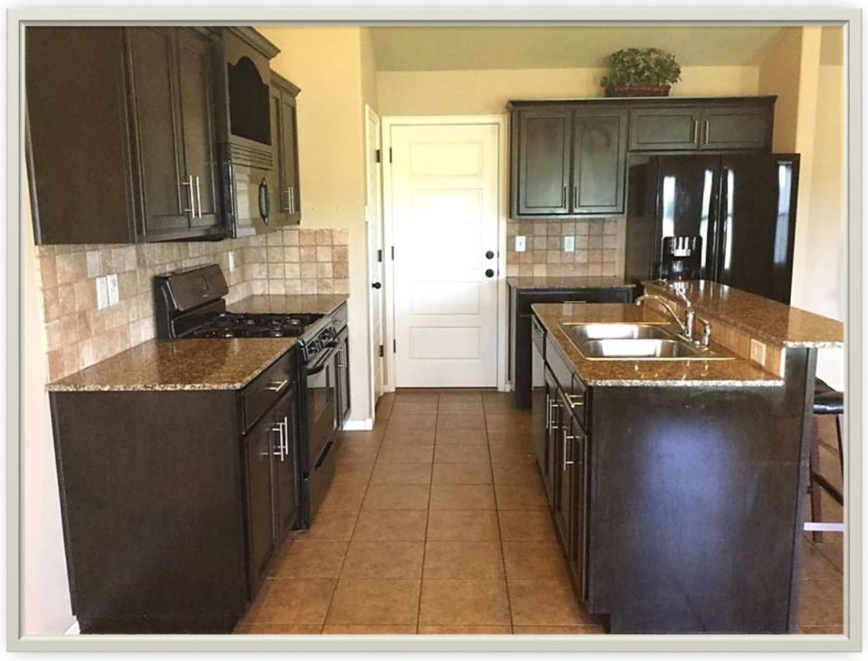 18315 E 42nd St - Photo 3 of 8