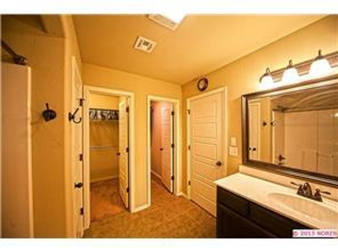 18315 E 42nd St - Photo 5 of 8