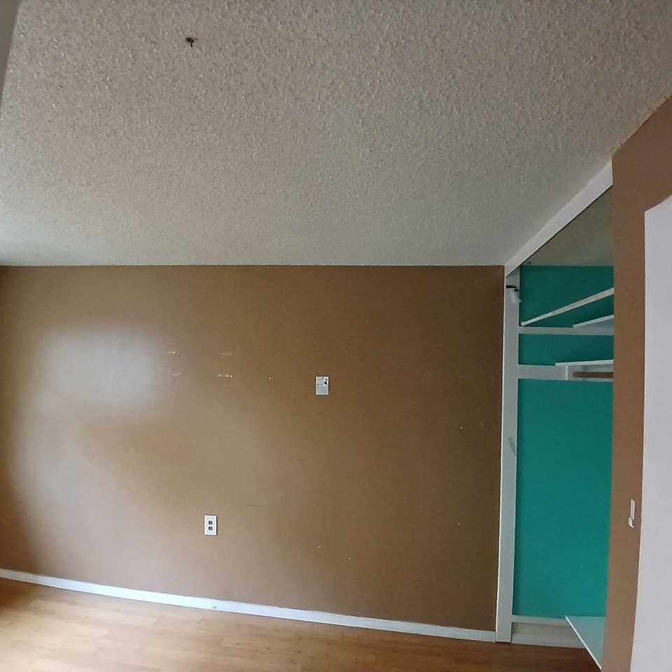 4849 54th St - Photo 6 of 8