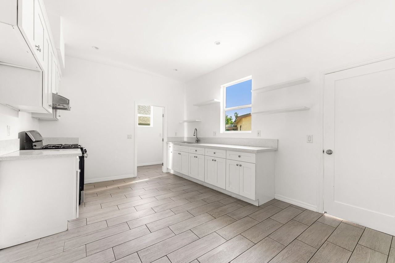 1510 E Cesar E Chavez Ave - Photo 3 of 21