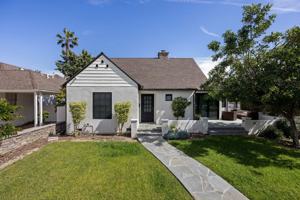 featured image of 4316 N Clybourn Ave