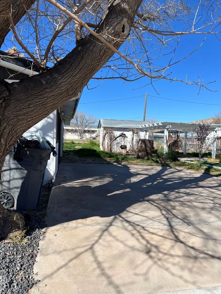 90 W 100 S - Photo 2 of 10