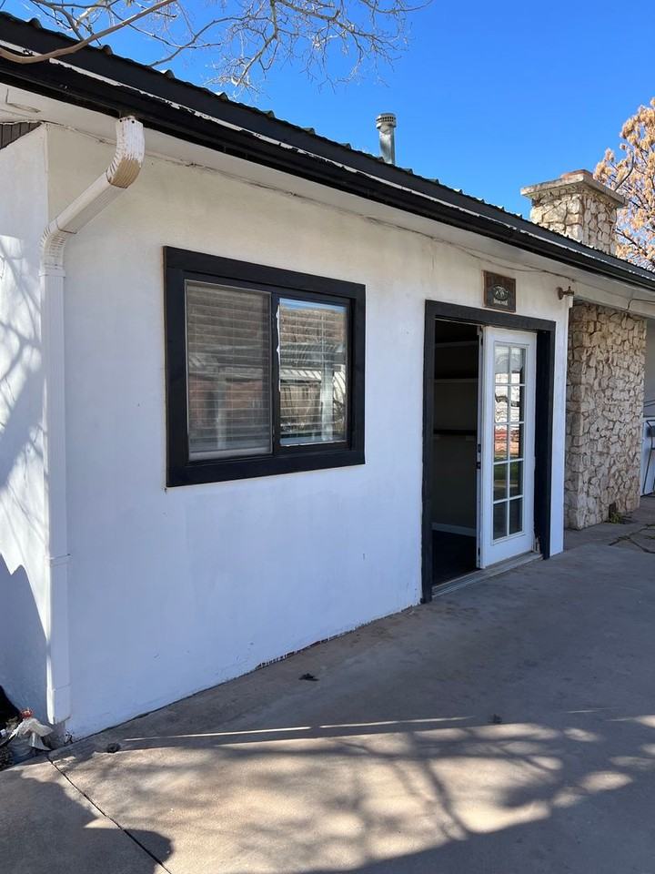 90 W 100 S - Photo 3 of 10