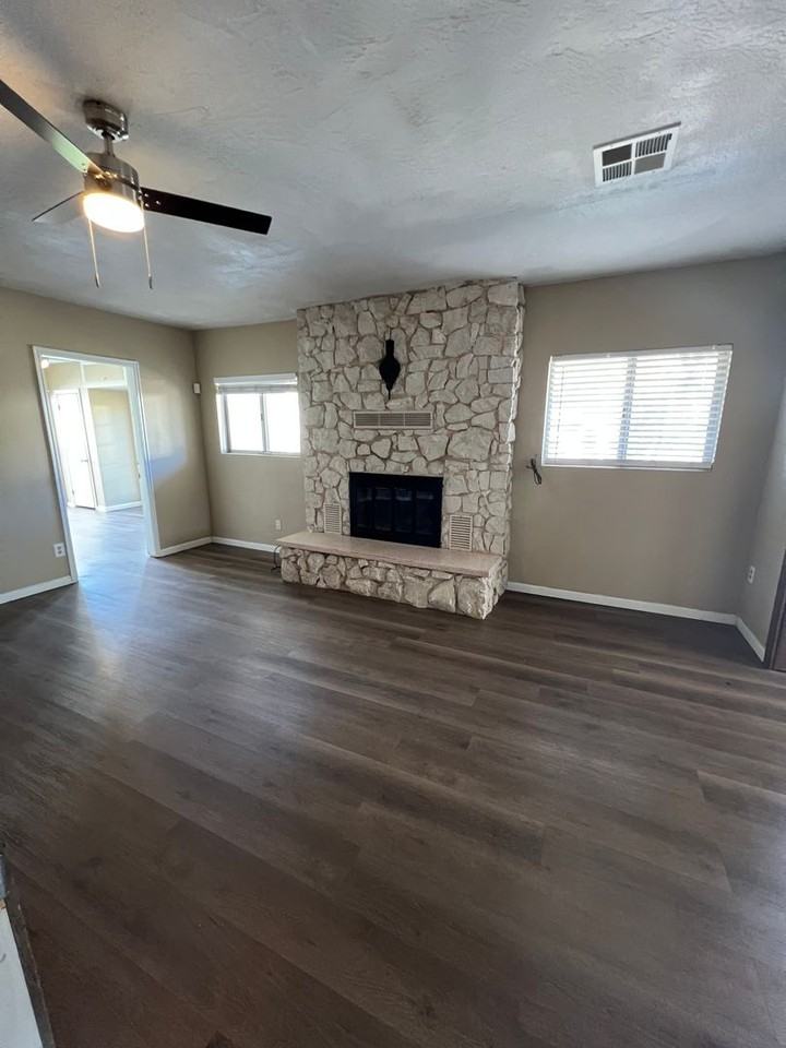 90 W 100 S - Photo 4 of 10