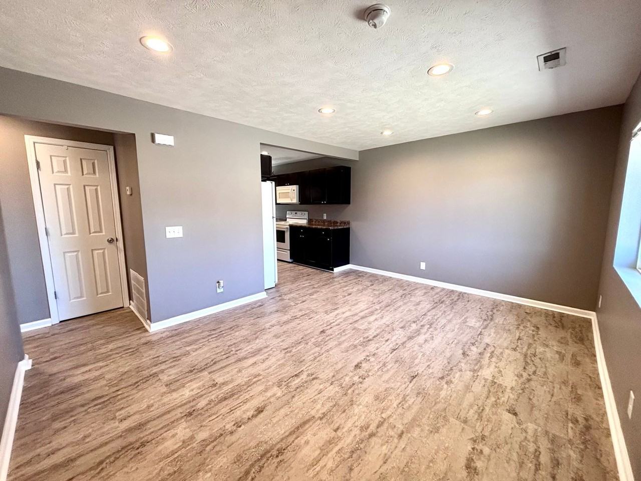 3222 S 40th St - Photo 2 of 13