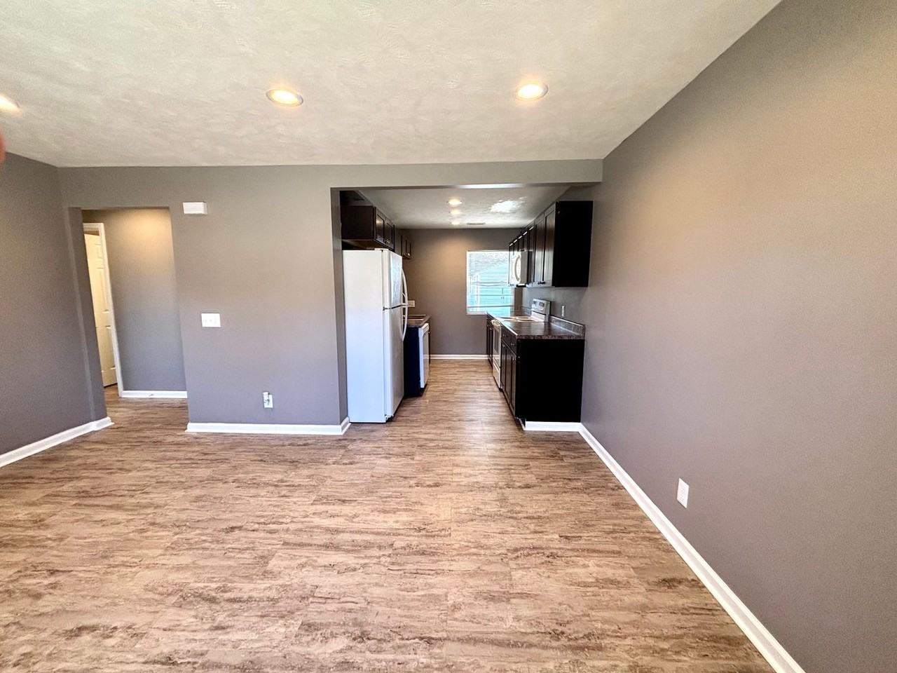 3222 S 40th St - Photo 3 of 13