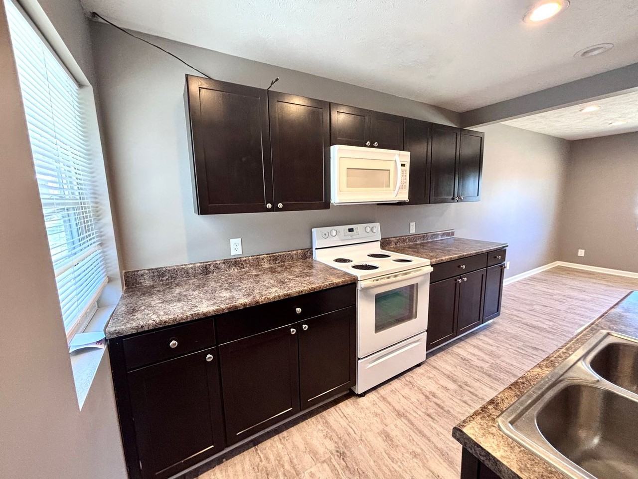 3222 S 40th St - Photo 4 of 13