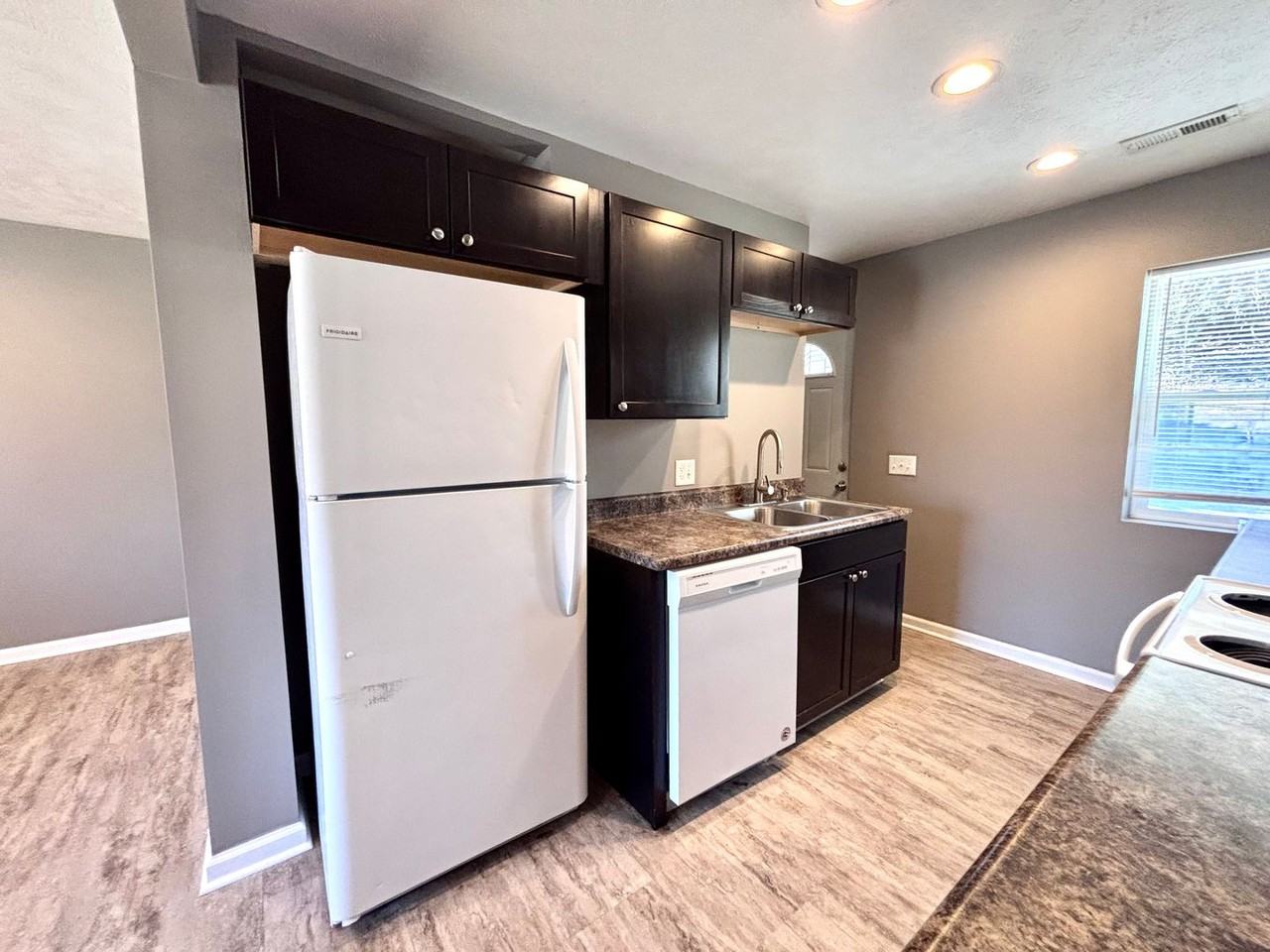 3222 S 40th St - Photo 5 of 13