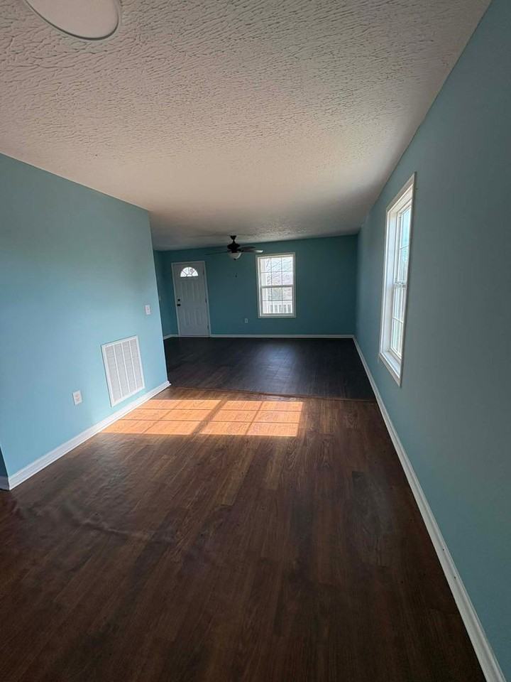 299 J Hunt Rd - Photo 3 of 9