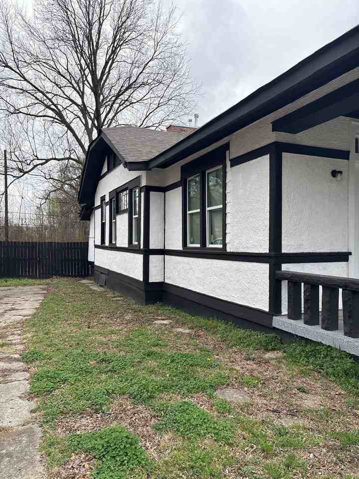 1541 Netherwood Ave - Photo 3 of 26