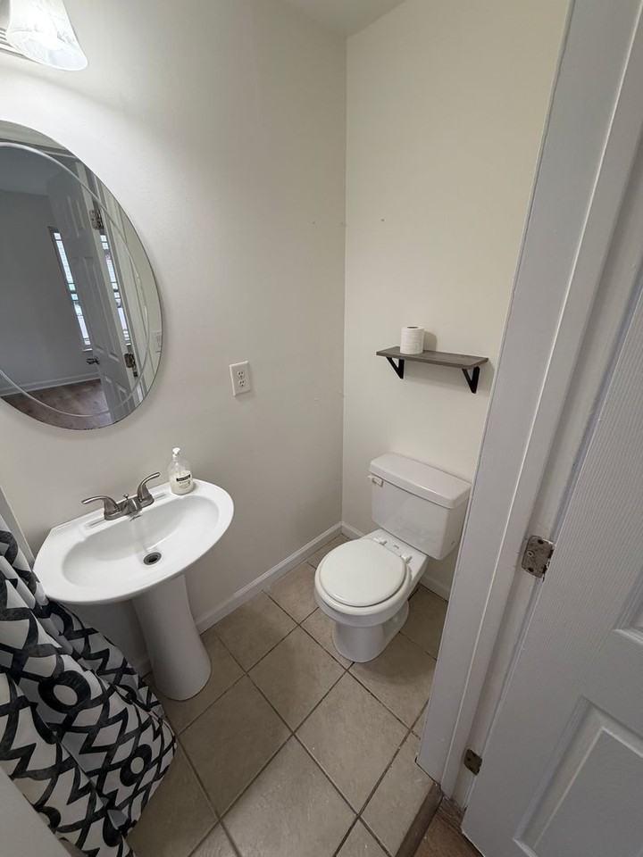 1012 Desoto Ave - Photo 4 of 23