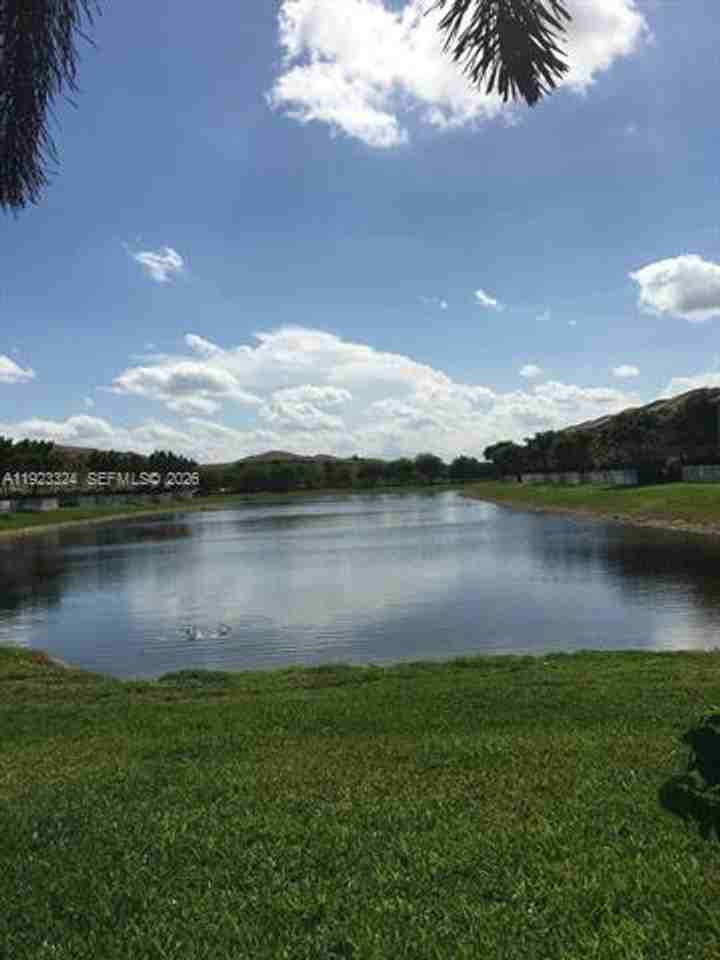 10803 10803 NW 83rd St th 6-1 #1 - Photo 2 of 25