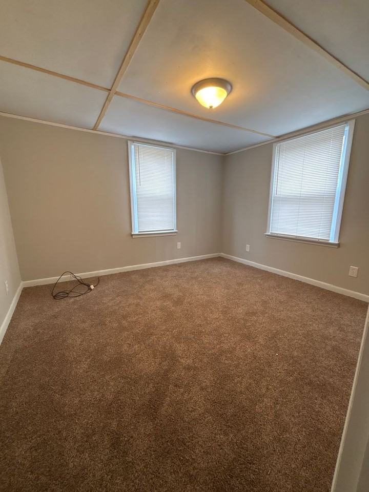 32 Jefferson St - Photo 6 of 7