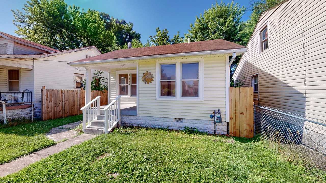 3234 W Jefferson St - Photo 2 of 38