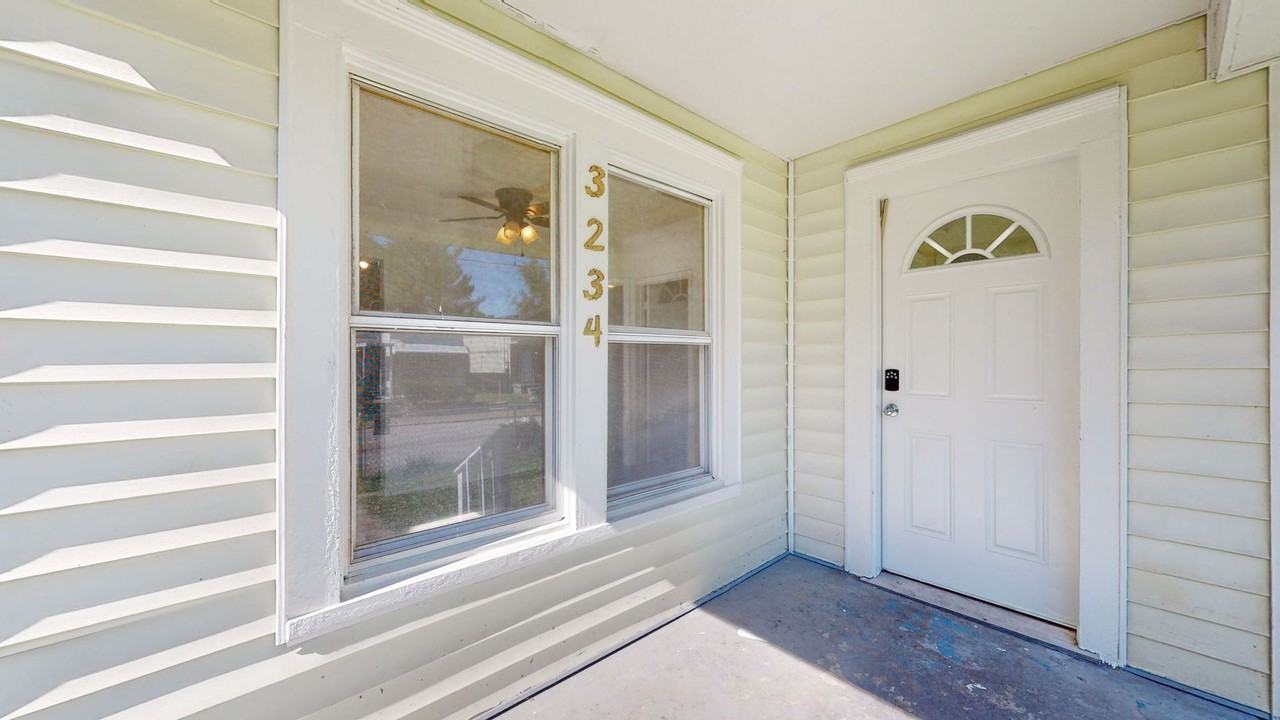 3234 W Jefferson St - Photo 3 of 38