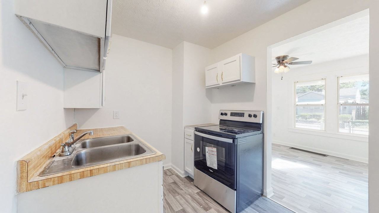 3234 W Jefferson St - Photo 4 of 38