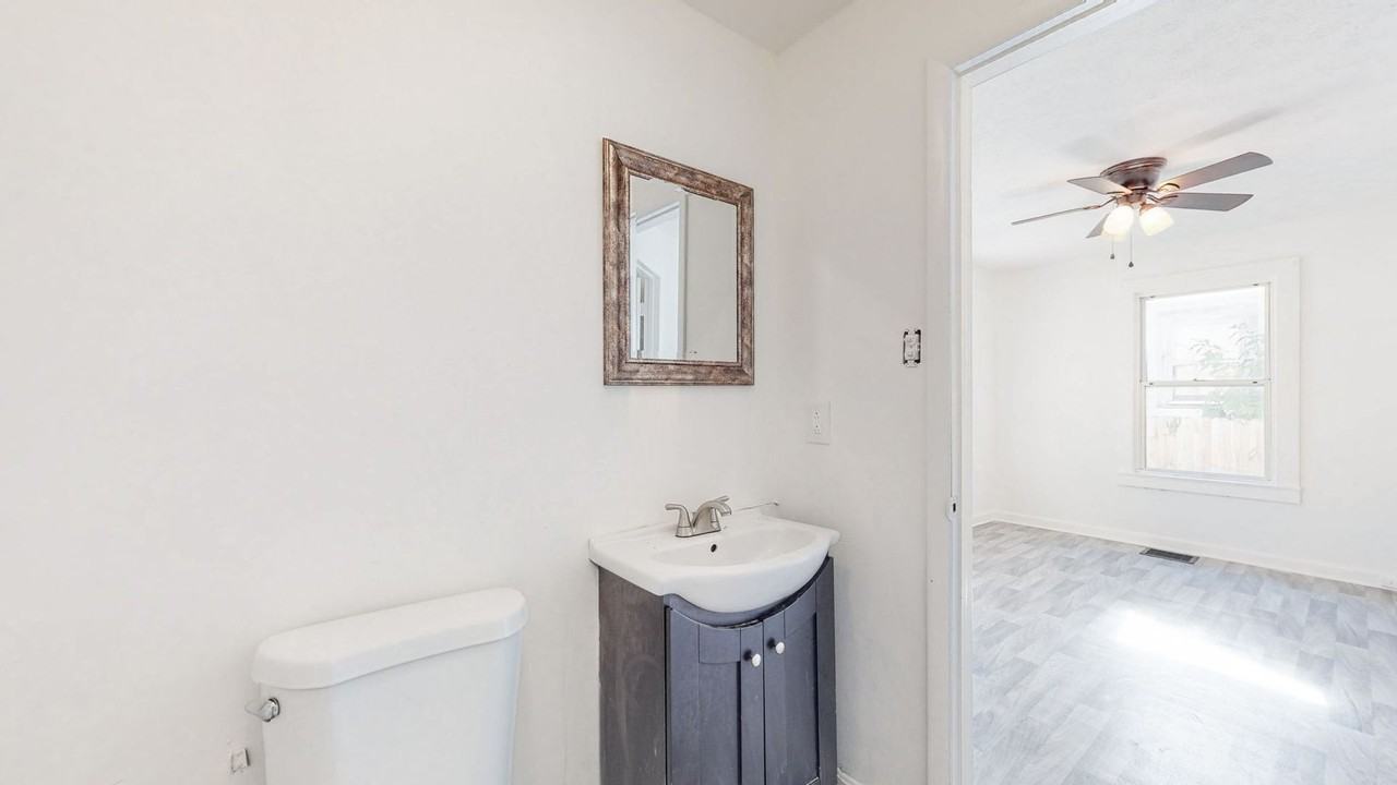 3234 W Jefferson St - Photo 5 of 38