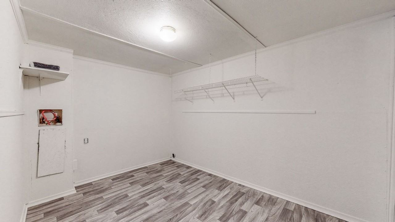 3234 W Jefferson St - Photo 6 of 38