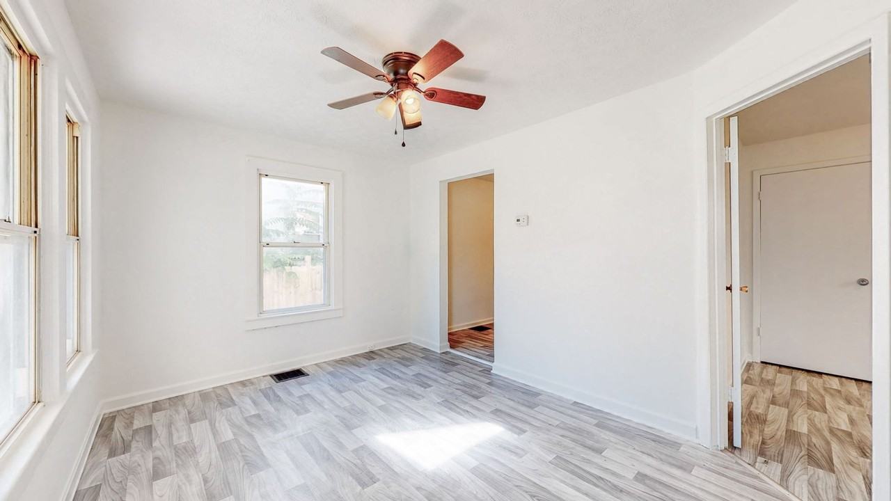 3234 W Jefferson St - Photo 7 of 38