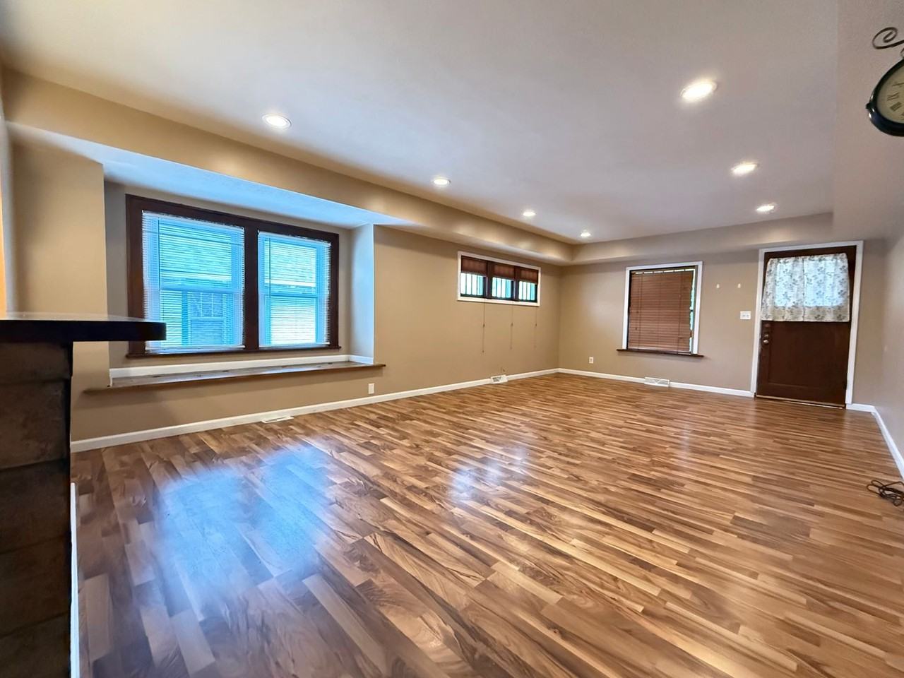 2404 Avenue B - Photo 2 of 15