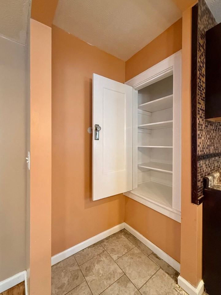 2404 Avenue B - Photo 5 of 15