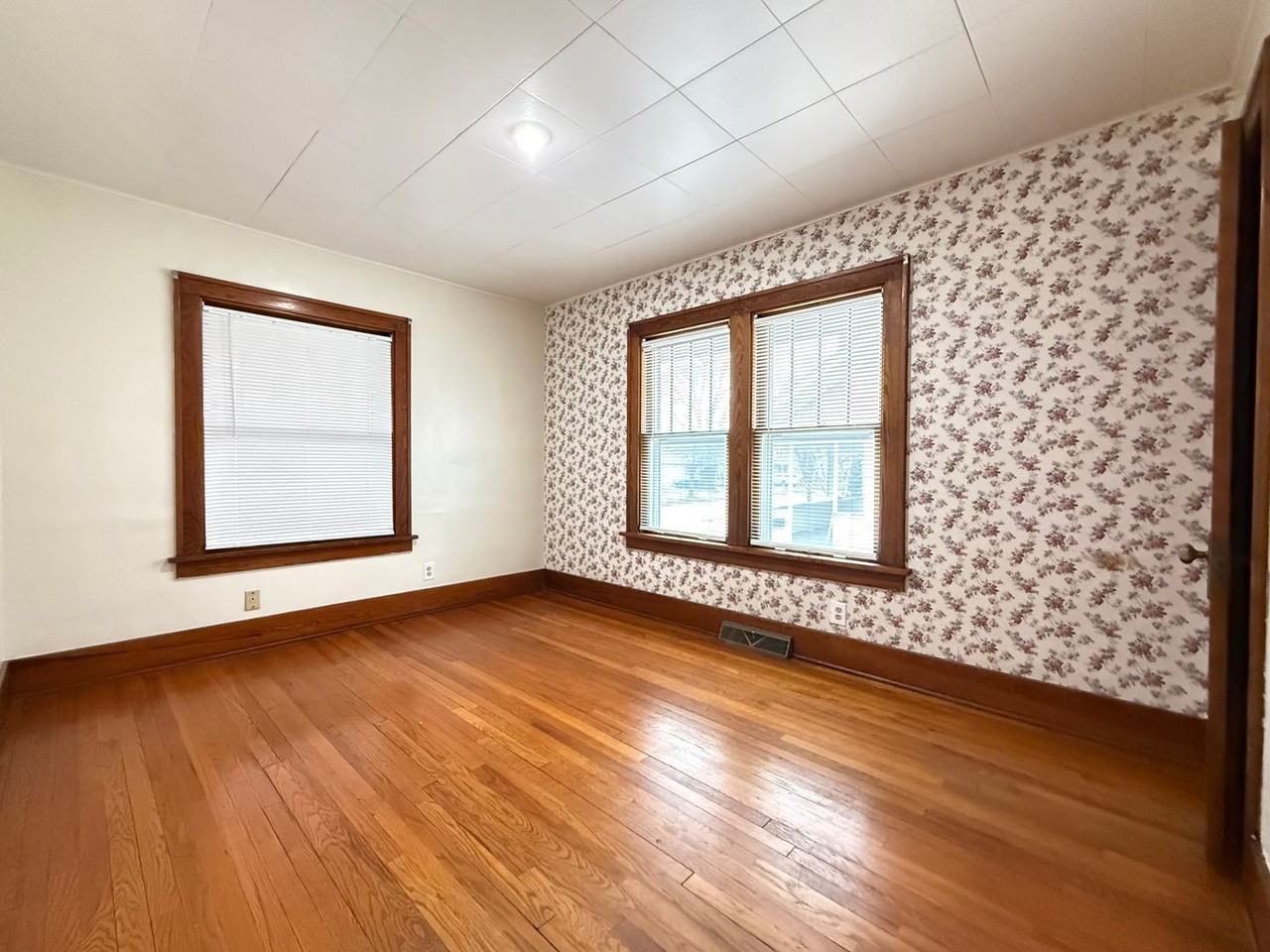 2404 Avenue B - Photo 6 of 15