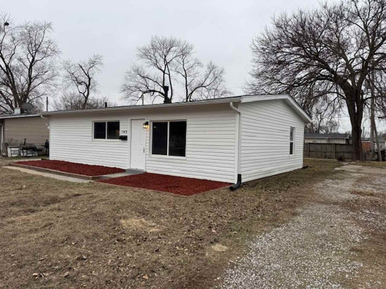 143 Saint James Ln - Photo 3 of 12