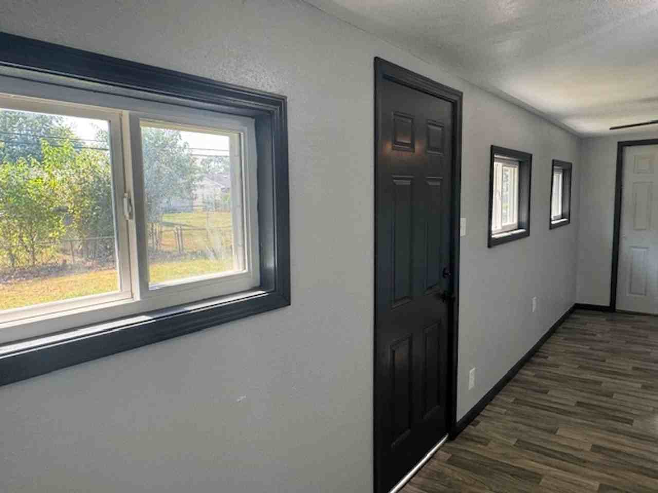 1608 Parklane Dr - Photo 4 of 8