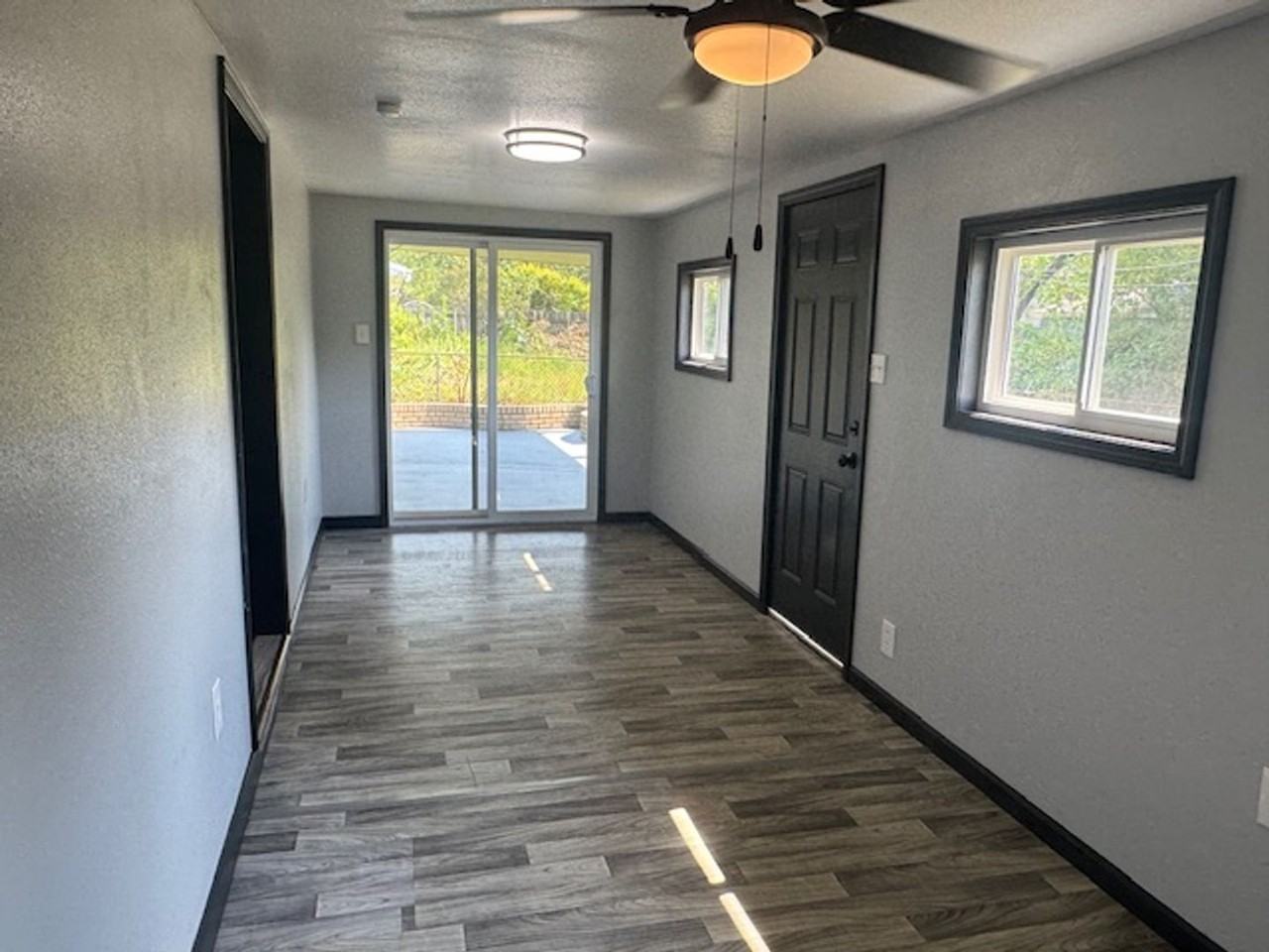 1608 Parklane Dr - Photo 6 of 8