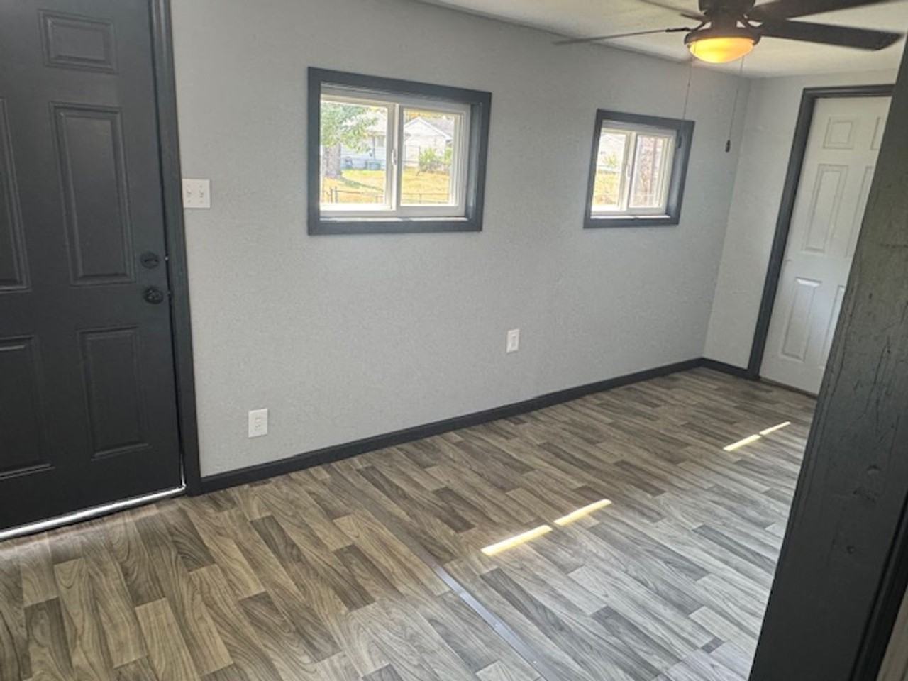 1608 Parklane Dr - Photo 7 of 8