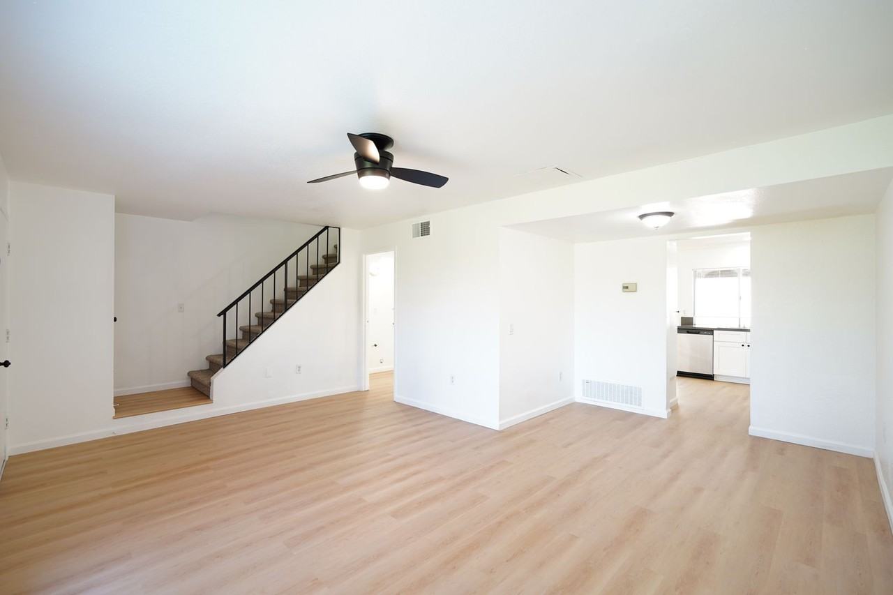 5082 Brooklawn Pl - Photo 4 of 30