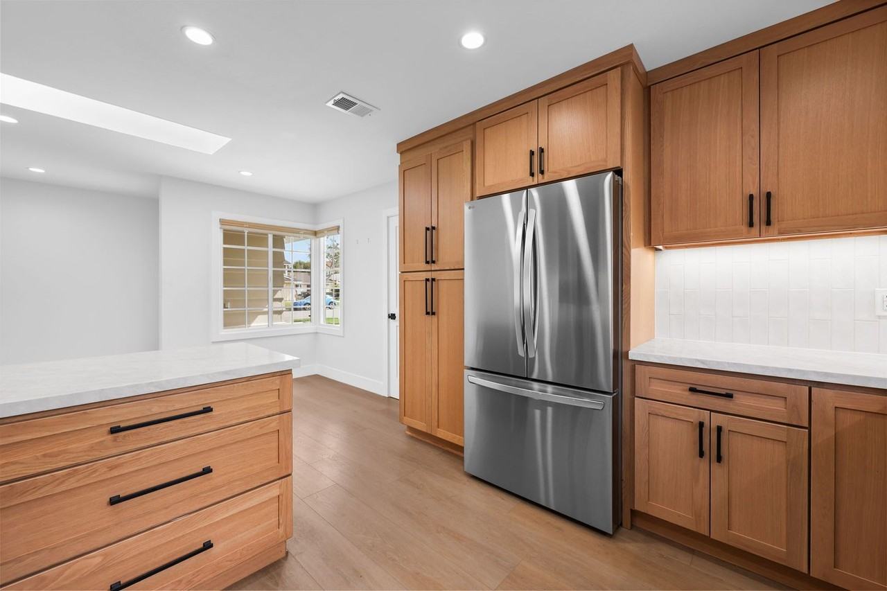 17637 Locust St - Photo 7 of 37