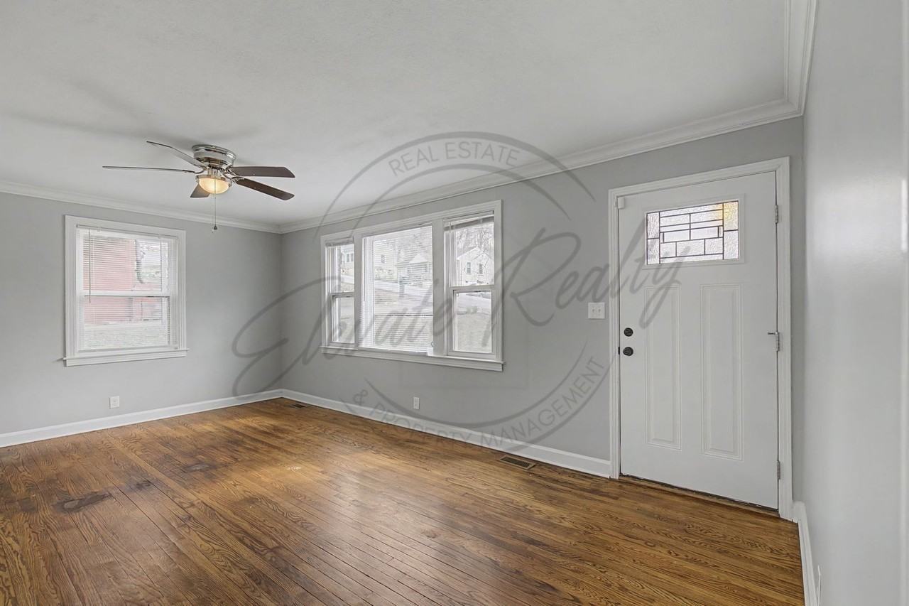 1020 Buck Dr - Photo 5 of 35