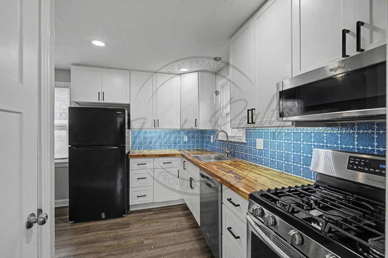 1020 Buck Dr - Photo 7 of 35