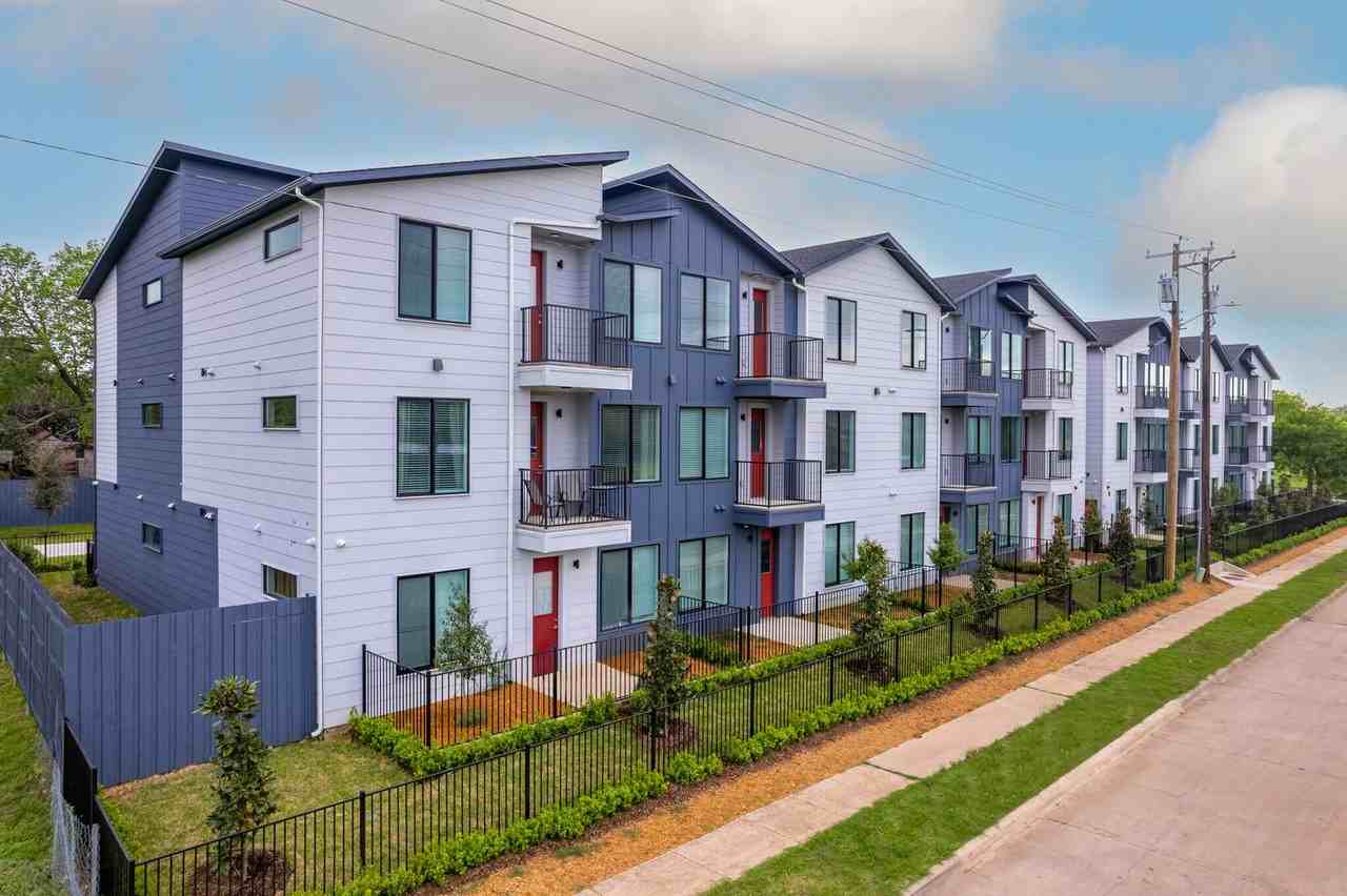 “Studios & 1 - Photo 4 of 34