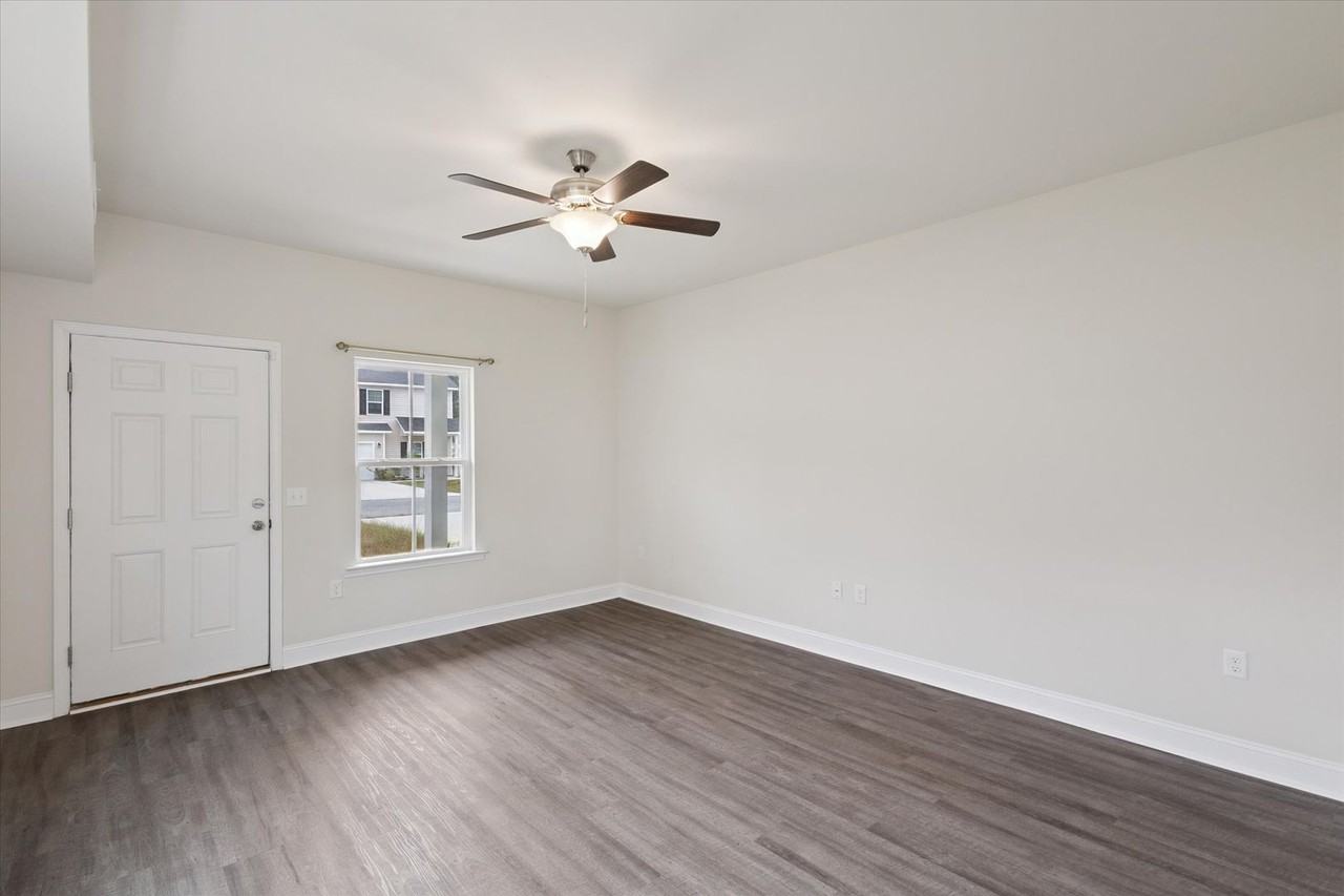 717 Mill Creek Cir - Photo 2 of 33