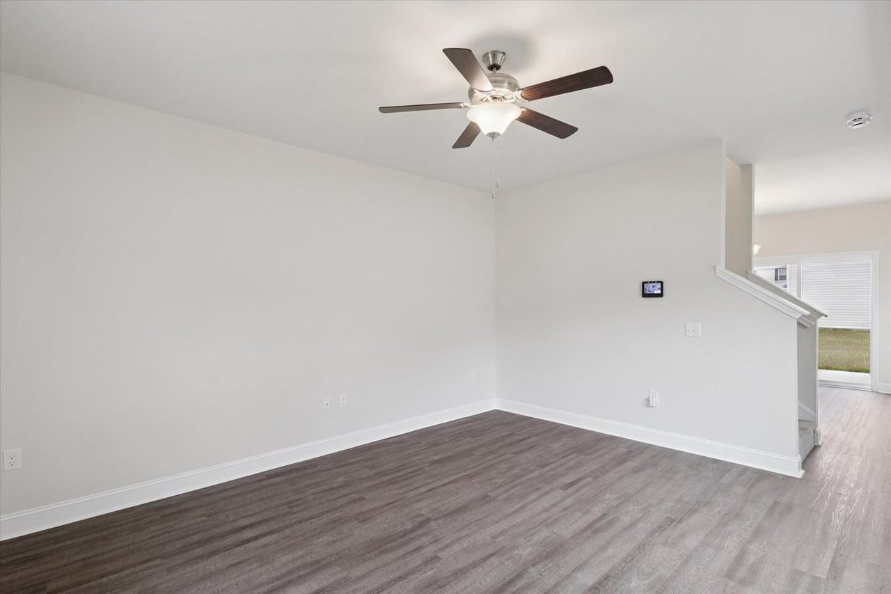 717 Mill Creek Cir - Photo 5 of 33