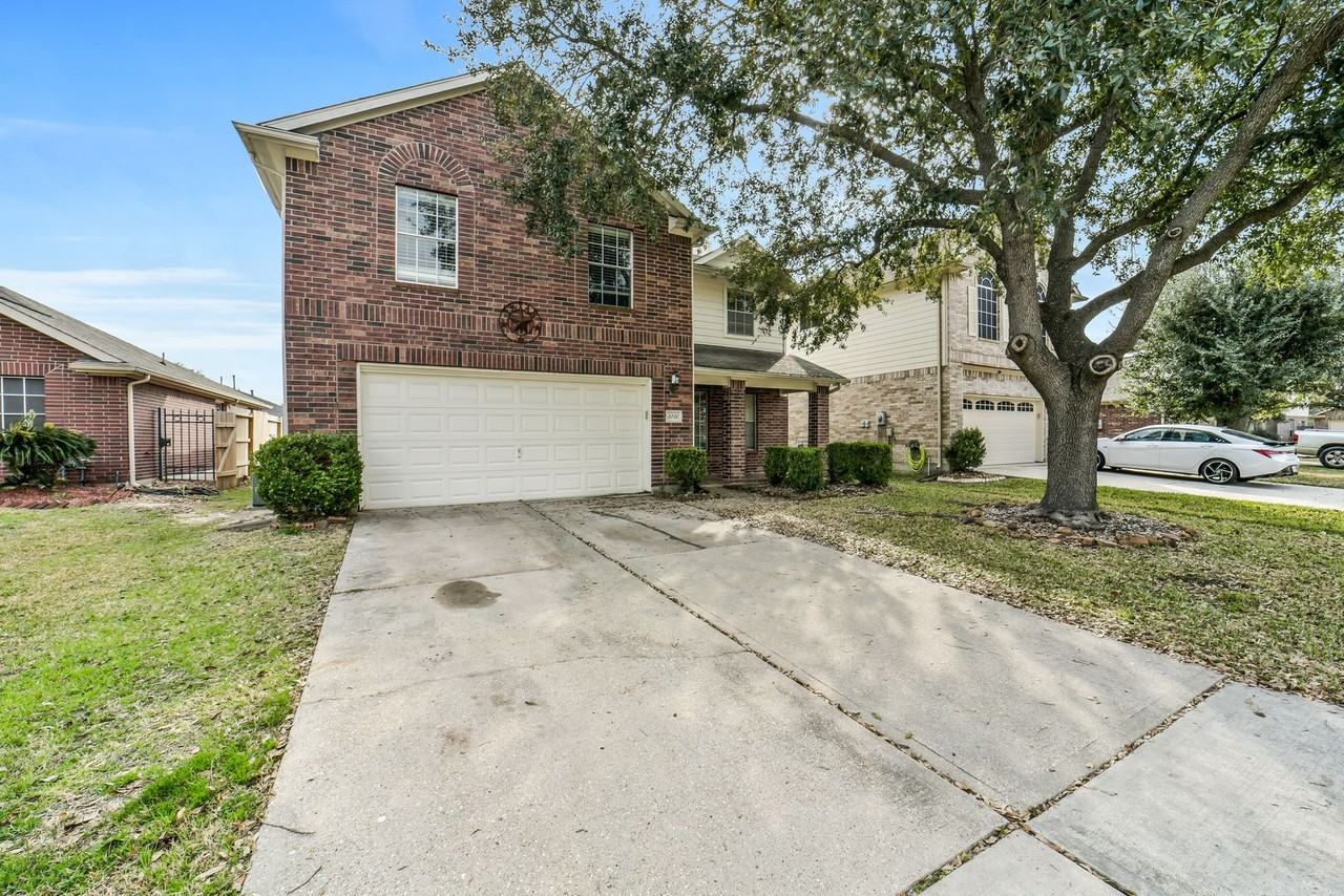 3231 Stoneydale Ln - Photo 3 of 50